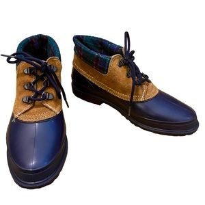 𝅺BAFFIN Blue Plaid Navy Insulated Duck Boots Ankle Booties Rain Boots (size 7)
